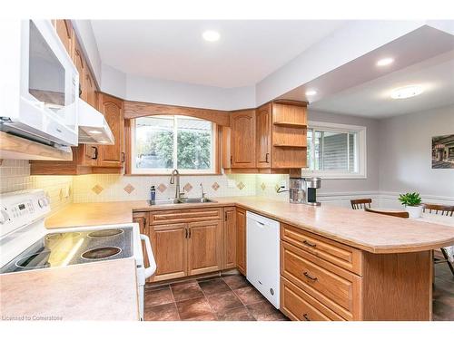 11 Riverview Drive, Cambridge, ON - Indoor Photo Showing Kitchen