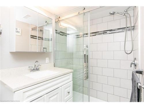 11 Riverview Drive, Cambridge, ON - Indoor Photo Showing Bathroom