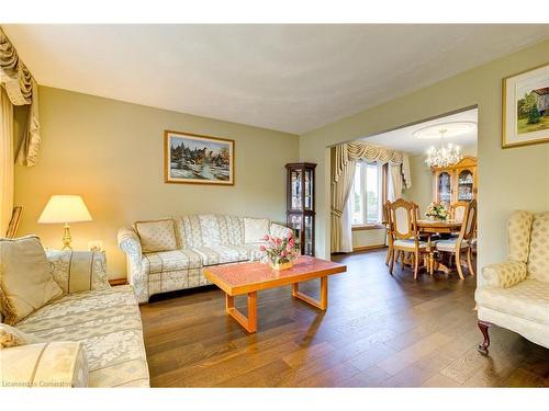 63 Leslie Avenue, Cambridge, ON - Indoor Photo Showing Living Room