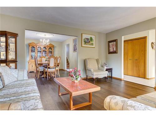 63 Leslie Avenue, Cambridge, ON - Indoor Photo Showing Living Room