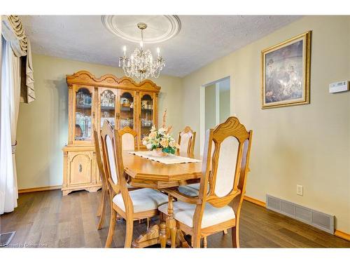 63 Leslie Avenue, Cambridge, ON - Indoor Photo Showing Dining Room