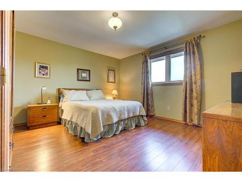 63 Leslie Avenue, Cambridge, ON - Indoor Photo Showing Bedroom