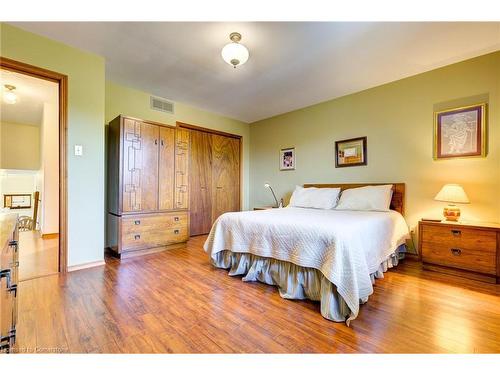 63 Leslie Avenue, Cambridge, ON - Indoor Photo Showing Bedroom