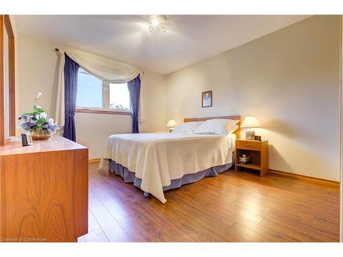 63 Leslie Avenue, Cambridge, ON - Indoor Photo Showing Bedroom