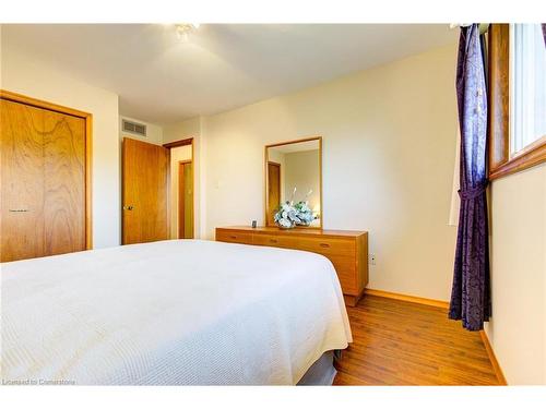 63 Leslie Avenue, Cambridge, ON - Indoor Photo Showing Bedroom