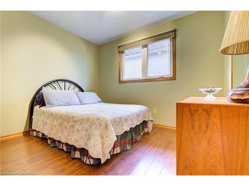 63 Leslie Avenue, Cambridge, ON - Indoor Photo Showing Bedroom