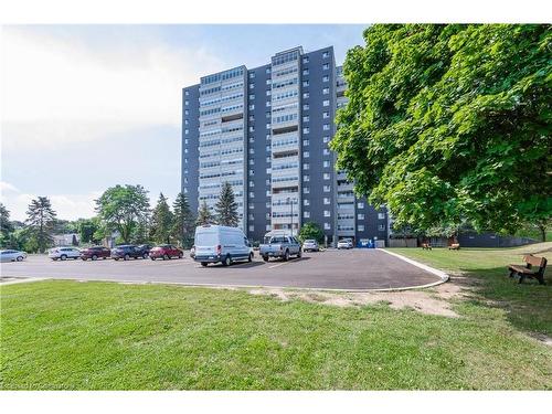 803-225 Harvard Place, Waterloo, ON - Outdoor