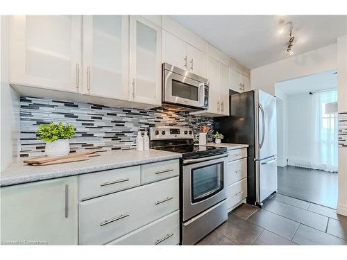 803-225 Harvard Place, Waterloo, ON - Indoor Photo Showing Kitchen With Stainless Steel Kitchen With Upgraded Kitchen