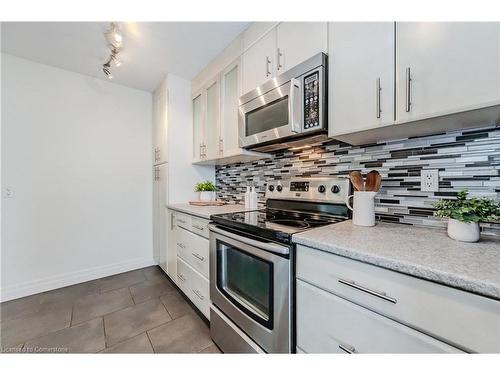 803-225 Harvard Place, Waterloo, ON - Indoor Photo Showing Kitchen