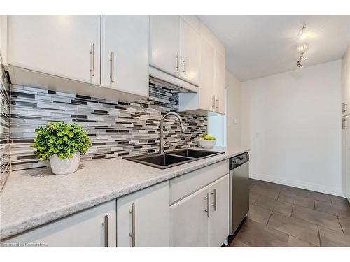 803-225 Harvard Place, Waterloo, ON - Indoor Photo Showing Kitchen With Double Sink With Upgraded Kitchen