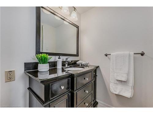 803-225 Harvard Place, Waterloo, ON - Indoor Photo Showing Bathroom