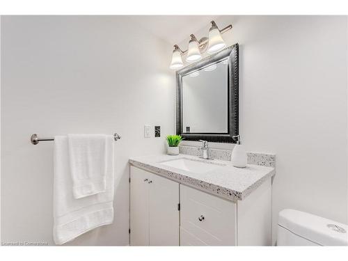 803-225 Harvard Place, Waterloo, ON - Indoor Photo Showing Bathroom