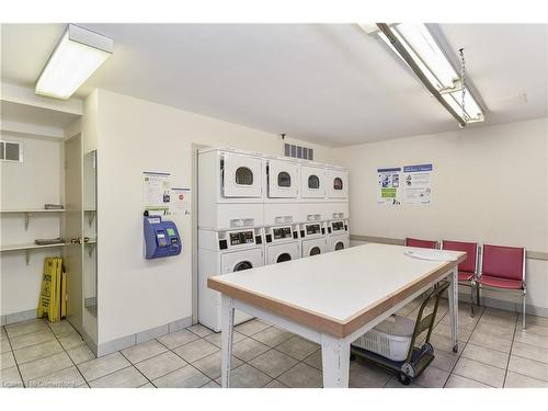 803-225 Harvard Place, Waterloo, ON - Indoor Photo Showing Laundry Room