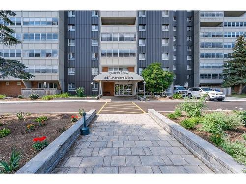 803-225 Harvard Place, Waterloo, ON - Outdoor