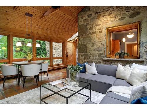 1438 Greenfield Road, Cambridge, ON - Indoor Photo Showing Living Room