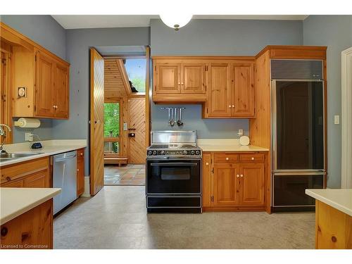 1438 Greenfield Road, Cambridge, ON - Indoor Photo Showing Kitchen