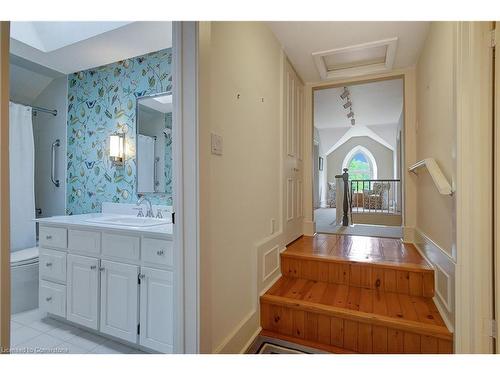 1438 Greenfield Road, Cambridge, ON - Indoor Photo Showing Bathroom