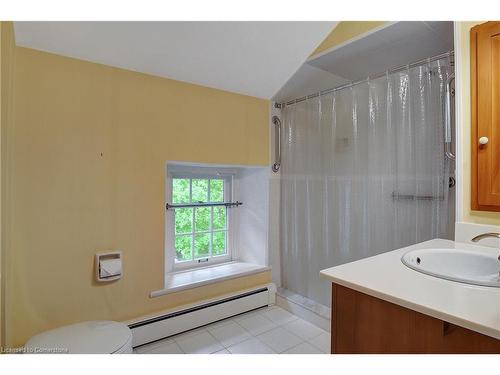 1438 Greenfield Road, Cambridge, ON - Indoor Photo Showing Bathroom