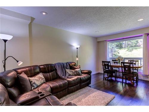 47-16 Hadati Road, Guelph, ON - Indoor Photo Showing Living Room