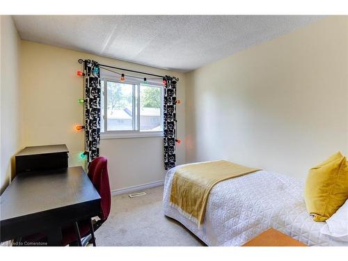 47-16 Hadati Road, Guelph, ON - Indoor Photo Showing Bedroom