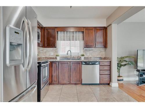 337 Featherstone Crescent, Kitchener, ON - Indoor Photo Showing Kitchen