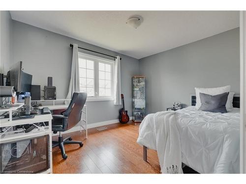 337 Featherstone Crescent, Kitchener, ON - Indoor Photo Showing Bedroom