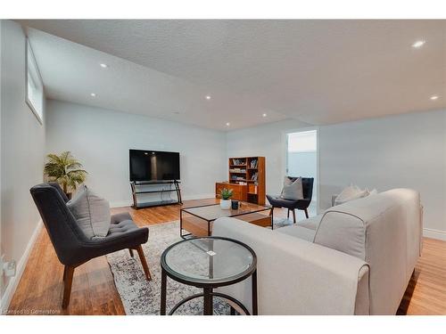 337 Featherstone Crescent, Kitchener, ON - Indoor Photo Showing Living Room