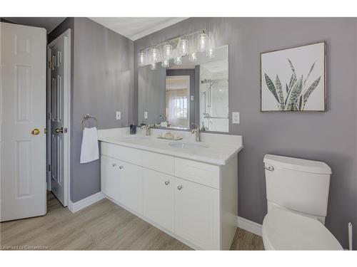 8 Munroe Crescent, Guelph, ON - Indoor Photo Showing Bathroom