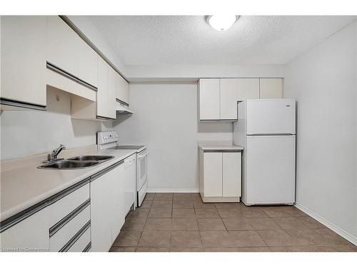 1501-55 Green Valley Drive, Kitchener, ON - Indoor Photo Showing Kitchen With Double Sink