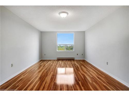 1501-55 Green Valley Drive, Kitchener, ON - Indoor Photo Showing Other Room