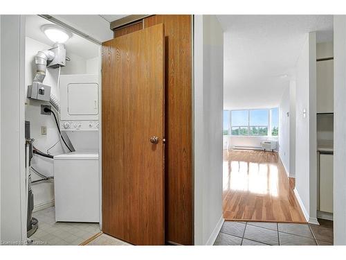 1501-55 Green Valley Drive, Kitchener, ON - Indoor Photo Showing Laundry Room