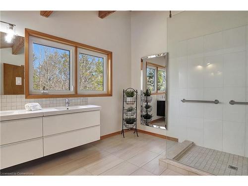 1793 West River Road, Cambridge, ON - Indoor Photo Showing Bathroom