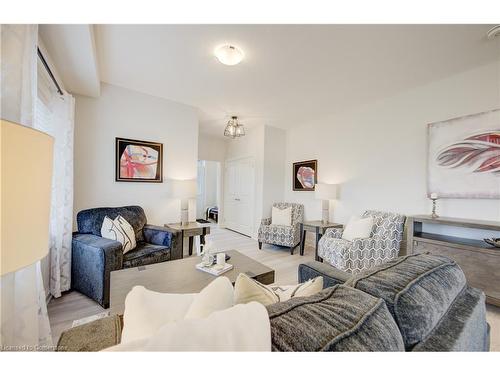 76 Pace Avenue, Brantford, ON - Indoor Photo Showing Living Room