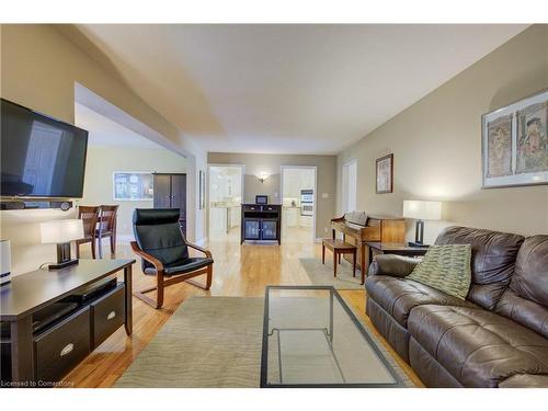 107 Cameron Street N, Kitchener, ON - Indoor Photo Showing Living Room