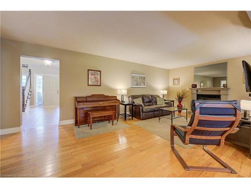 107 Cameron Street N, Kitchener, ON - Indoor Photo Showing Living Room