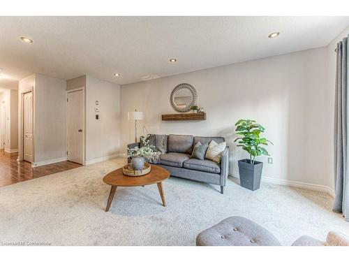 280 Sienna Crescent, Kitchener, ON - Indoor Photo Showing Living Room