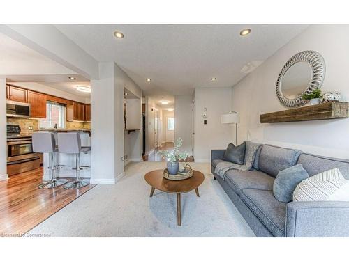 280 Sienna Crescent, Kitchener, ON - Indoor Photo Showing Living Room