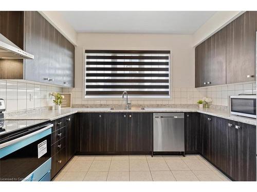 2 Munro Circle Circle, Brantford, ON - Indoor Photo Showing Kitchen With Double Sink With Upgraded Kitchen