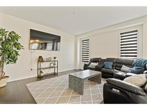 2 Munro Circle Circle, Brantford, ON - Indoor Photo Showing Living Room