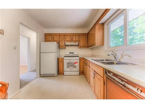 600 Glendene Crescent, Waterloo, ON - Indoor Photo Showing Kitchen With Double Sink