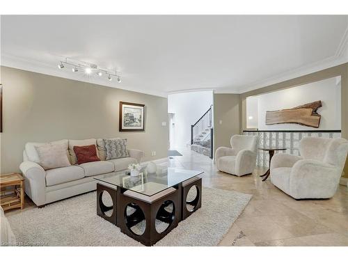 2 Pioneer Grove Road, Puslinch, ON - Indoor Photo Showing Living Room