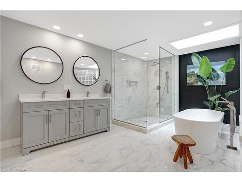 2 Pioneer Grove Road, Puslinch, ON - Indoor Photo Showing Bathroom