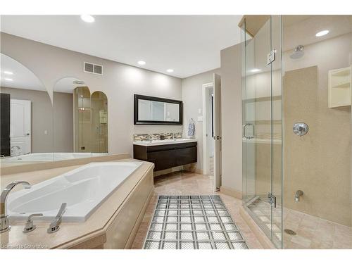 2 Pioneer Grove Road, Puslinch, ON - Indoor Photo Showing Bathroom