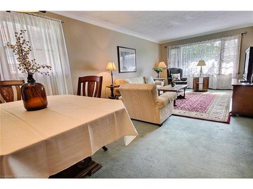 6 Barrett Avenue, Cambridge, ON - Indoor Photo Showing Living Room