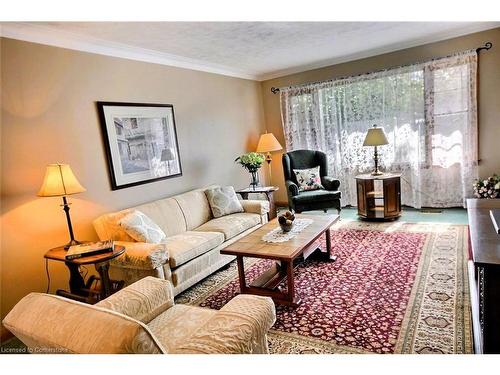 6 Barrett Avenue, Cambridge, ON - Indoor Photo Showing Living Room