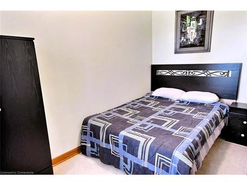 6 Barrett Avenue, Cambridge, ON - Indoor Photo Showing Bedroom