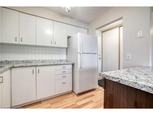 211-30 Hugo Crescent, Kitchener, ON - Indoor Photo Showing Kitchen