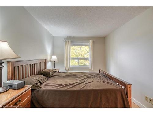 211-30 Hugo Crescent, Kitchener, ON - Indoor Photo Showing Bedroom