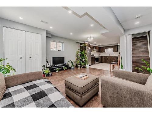 51 Newcastle Court, Kitchener, ON - Indoor Photo Showing Living Room