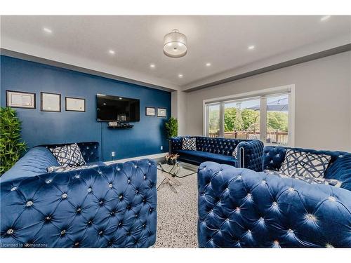 51 Newcastle Court, Kitchener, ON - Indoor Photo Showing Living Room